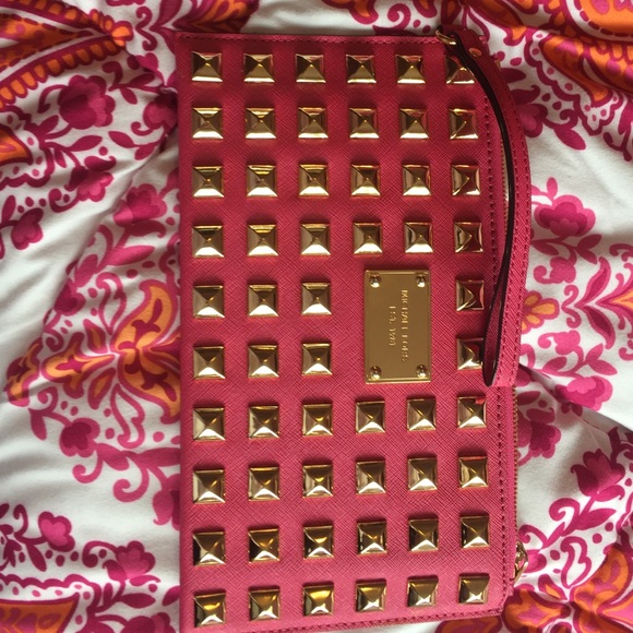Michael Kors Handbags - Michael Kors wristlet