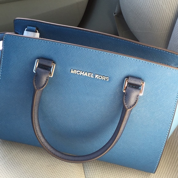 Michael Kors Selma Medium Top Zip Satchel - Picture 2 of 4