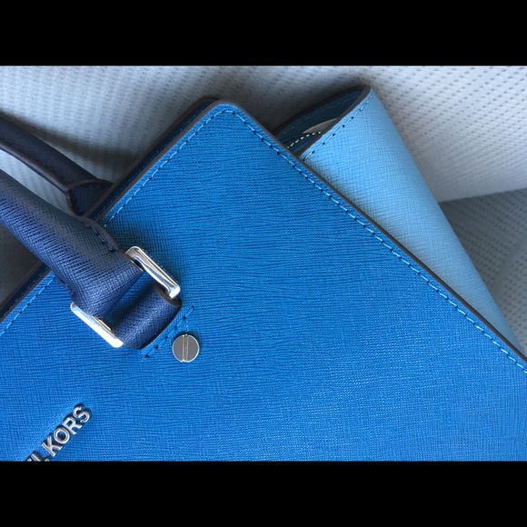 Michael Kors Selma Medium Top Zip Satchel - Picture 4 of 4