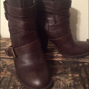 Size 6.5 US dark brown heeled boots