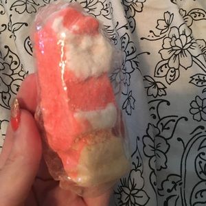 1/2 lush dashing Santa bath bomb