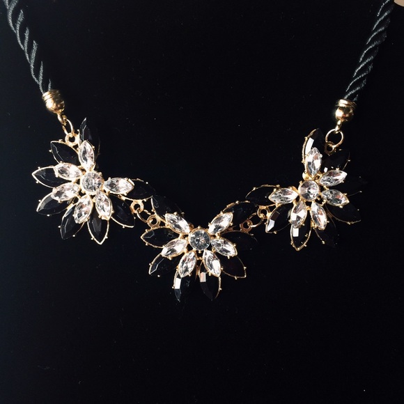 Jewelry - 💟Black/Gold/Silver Flower Choker Necklace💟