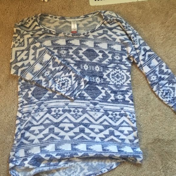 Blue and White 1/4-full sleeve top