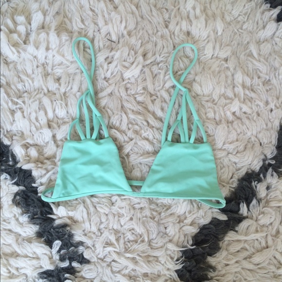 ACACIA SWIMWEAR Santorini top size medium NWOT