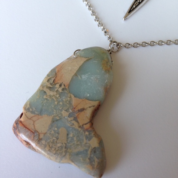 NEW Boho Stone 3-Layer Necklace - Picture 2 of 3