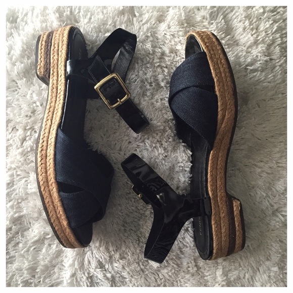 ❌UNAVAILABLE❌ 💯 Authentic Fendi Denim Sandals - Picture 3 of 4