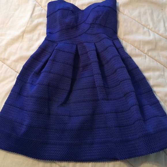 Strapless blue scalloped dress