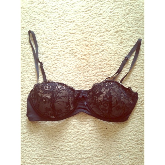 32B black lace bra