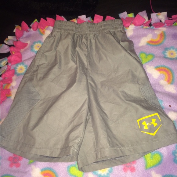 SOLD on Mer. Boys Under armour shorts