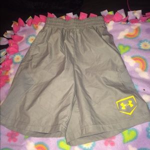 SOLD on Mer. Boys Under armour shorts