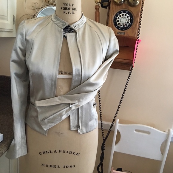 DKNY Jackets & Blazers - Beautiful champagne jacket with lining