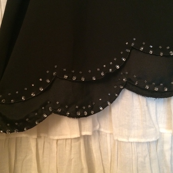 Beaded scalloped crop top - Picture 2 of 2