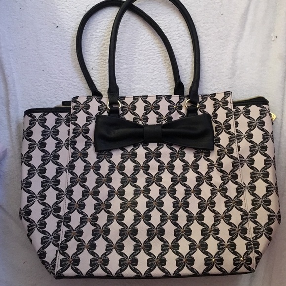 Betsey Johnson Handbags - Betsy johnson oversized bag