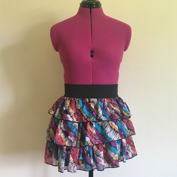 Elastic Waist Ruffle Skirt - Picture 2 of 4