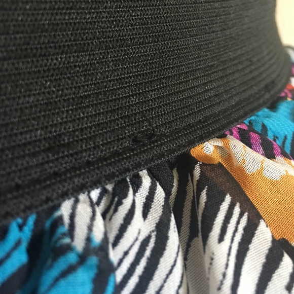 Elastic Waist Ruffle Skirt - Picture 3 of 4