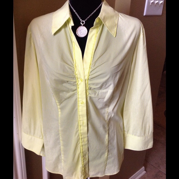 ๐๐ Beautiful color button down shirt๐ - Picture 1 of 3