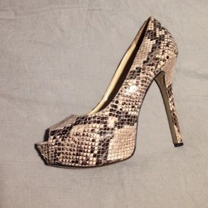 Enzo angiolini snakeskin pumps