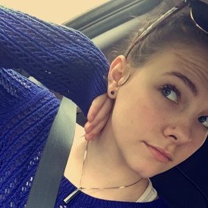 Meet your Posher, Caroline