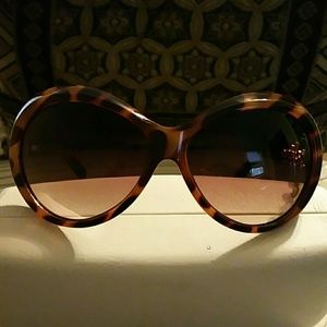 Auth Moschino sunglasses beautiful never worn