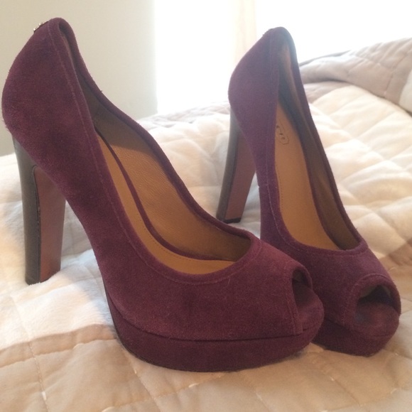 Heels - Picture 2 of 3