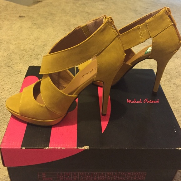 Michael Antonio Shoes - 💋 Chic & Sexy, suede high heels. Never worn!