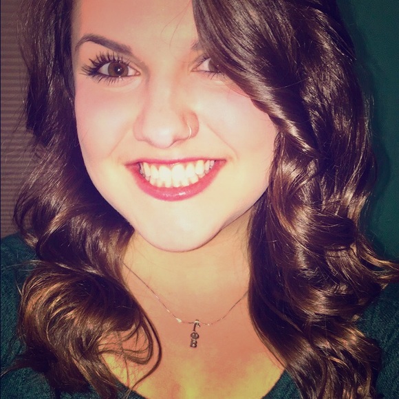 Meet your Posher, Ellie - Picture 1 of 2