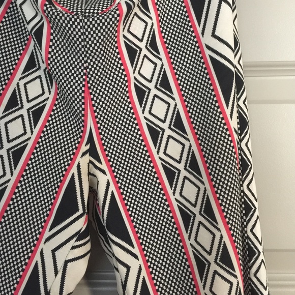 Red and black patterned pants - Picture 2 of 4