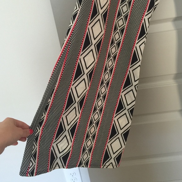 Red and black patterned pants - Picture 4 of 4