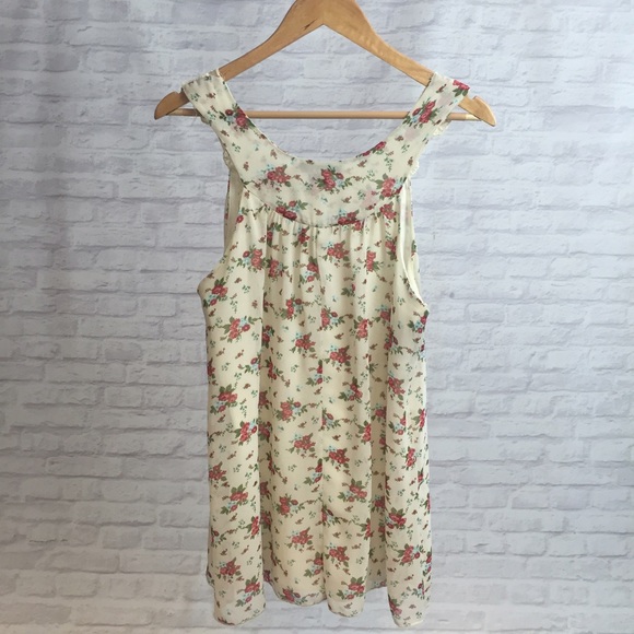 ✨HP✨ F21 Floral Tank Top - Picture 2 of 3