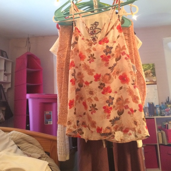 Cute Spring Hollister Tank Top - Picture 1 of 3