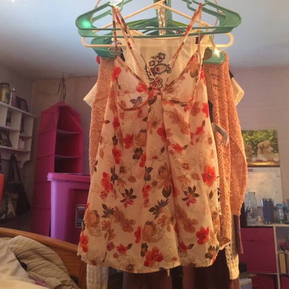 Cute Spring Hollister Tank Top - Picture 2 of 3