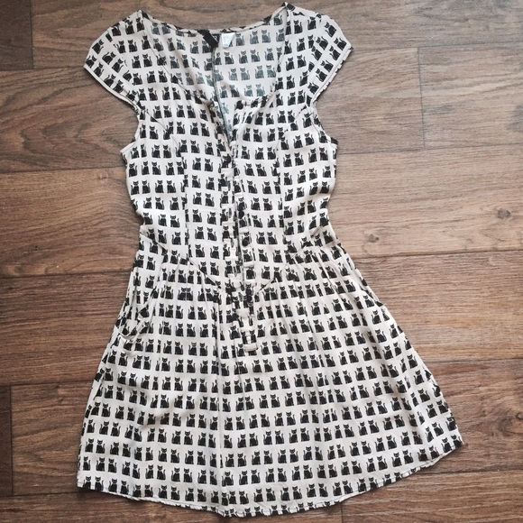 H&M Dresses & Skirts - Cat dress with pockets