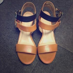 Sole Society Black & Tan/Cognac Sandals