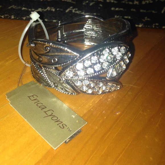 NWT Erica Lyons Bracelet
