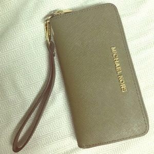Michael Kors wallet/wrislet