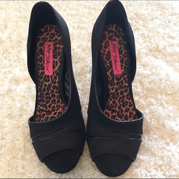 Betsy Johnson black pumps - Picture 1 of 4