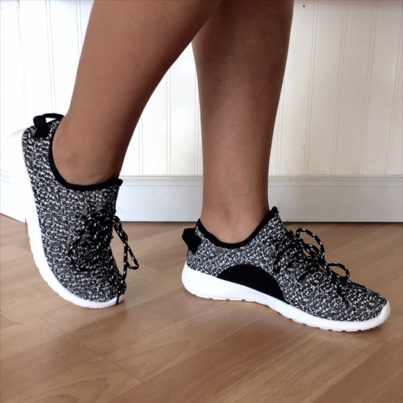 Shoes - 💗Last Pair💗 Black Fabric Sneaker