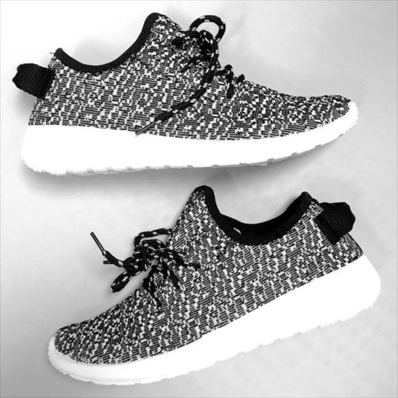 💗Last Pair💗 Black Fabric Sneaker - Picture 3 of 4