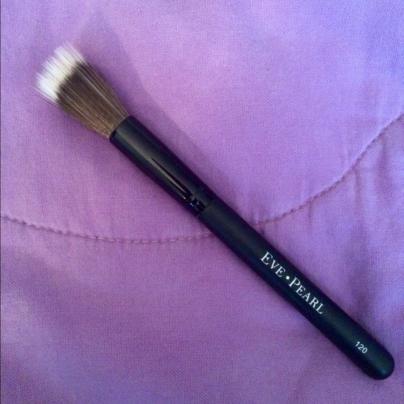 Eve Pearl contour/highlighter blender brush - Picture 2 of 3