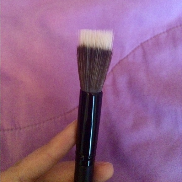 Eve Pearl contour/highlighter blender brush - Picture 3 of 3