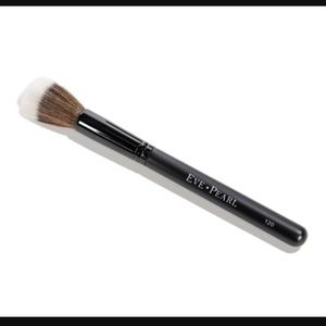 Eve Pearl contour/highlighter blender brush