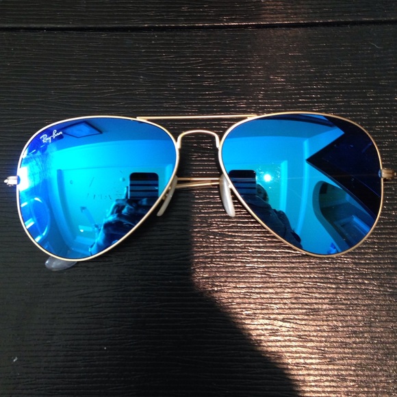 Blue mirrored aviator Ray Bans. "Flash-lens"