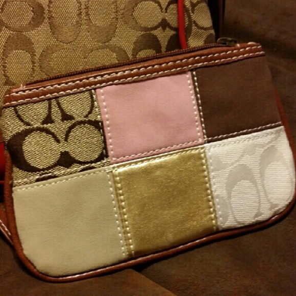 Coach wristlet - Picture 1 of 1