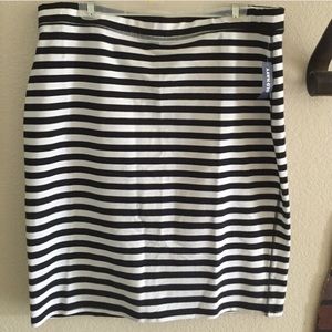 PLUS SIZE PENCIL SKIRT