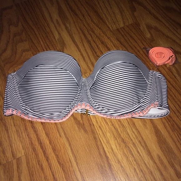 New Xhilaration Black & White Striped Bikini Top