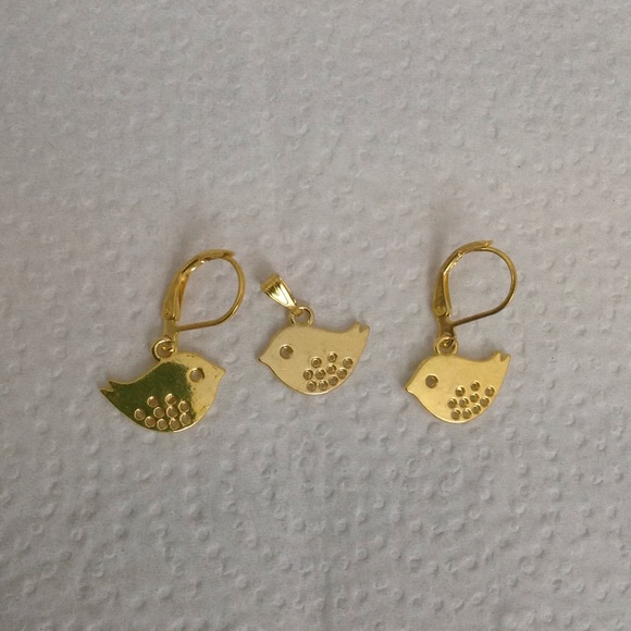 Earring pendant sets.