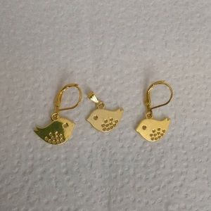 Earring pendant sets.