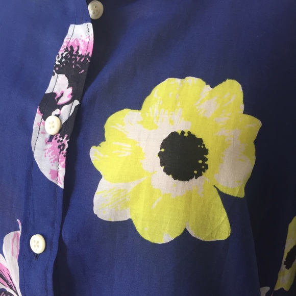 ❌SOLD❌NWT J.Crew perfect shirt in hibiscus - Picture 2 of 4