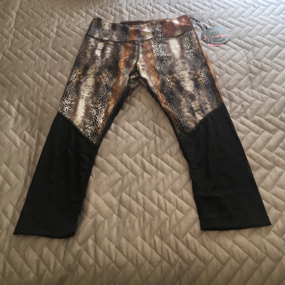Elf kick Capri