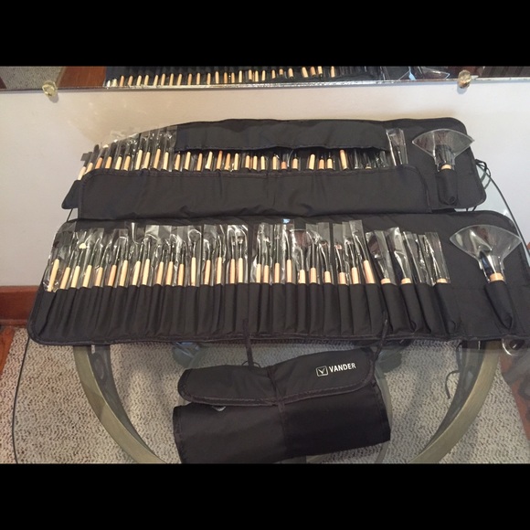 Vander Other - 32 piece makeup brushes!💖